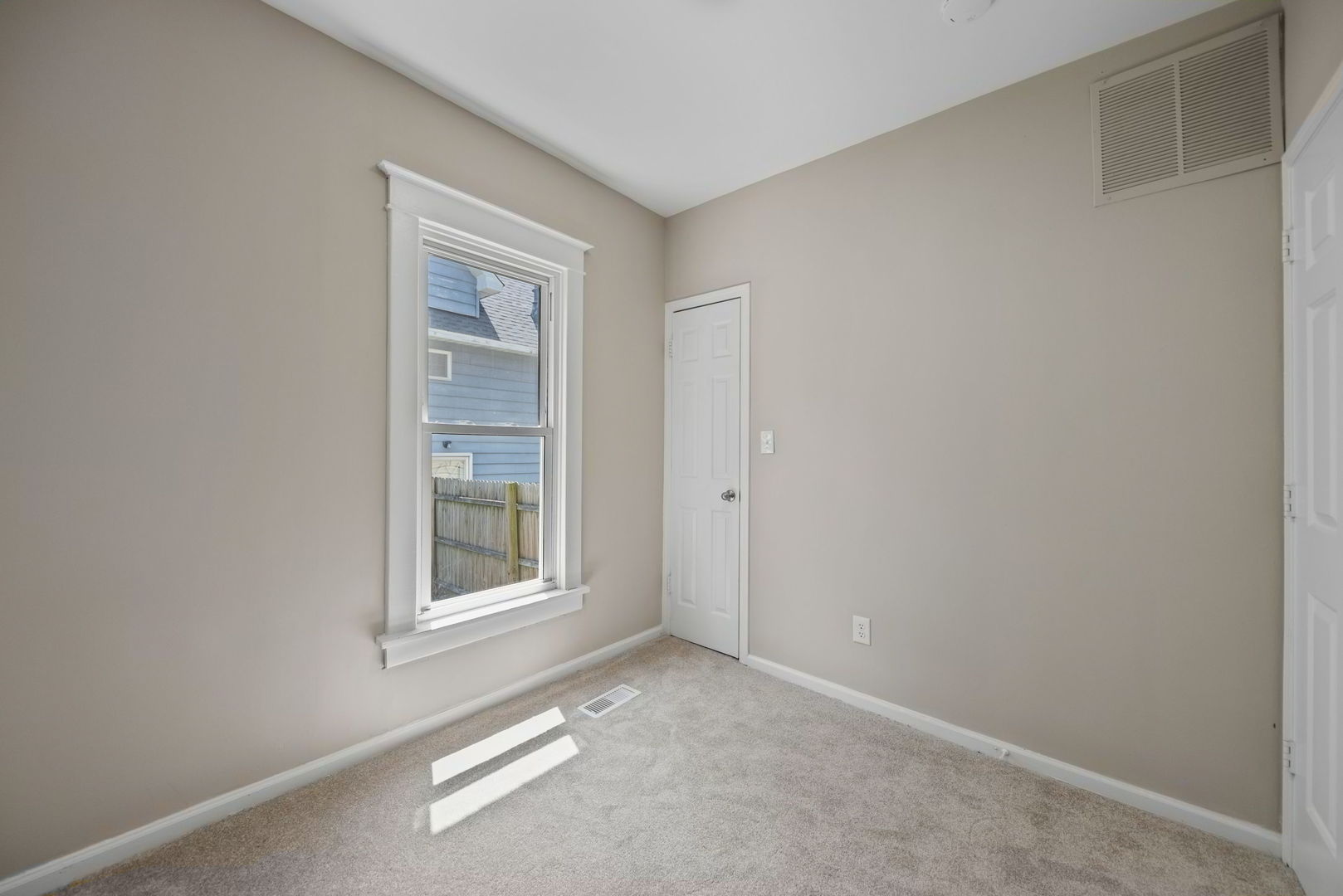 780 S Elm Avenue Property Photo 15