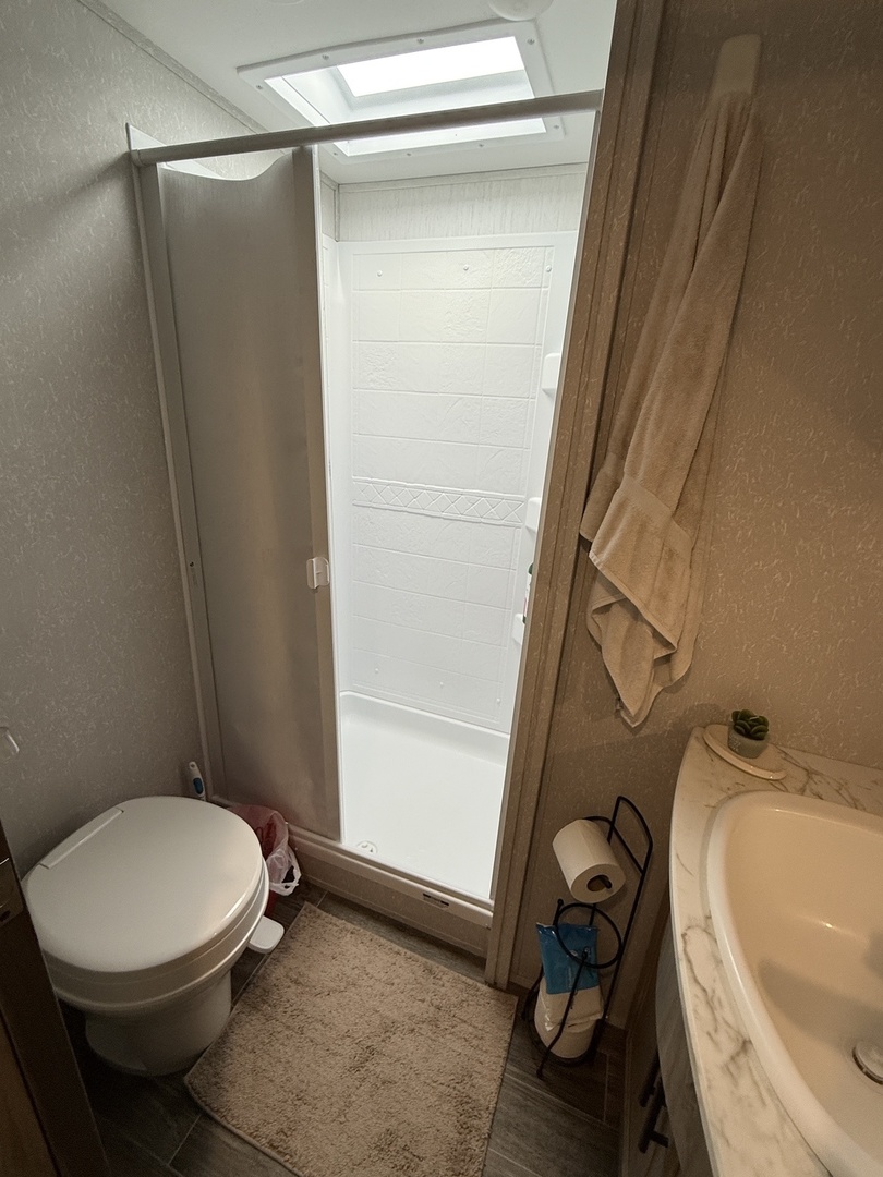 22-34 Woodhaven Lakes Property Photo 12