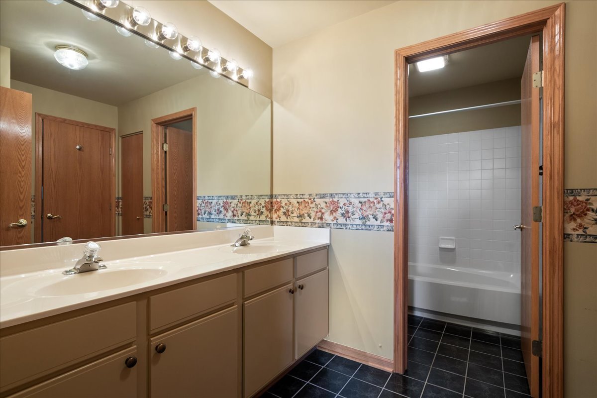 7951 Hedgewood Drive Property Photo 16