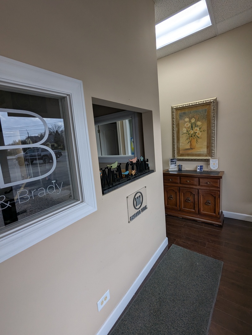 463 N Roselle Road Property Photo 3