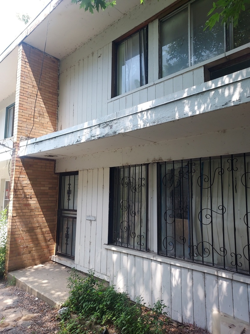 7829 S South Shore Drive H Property Photo 1