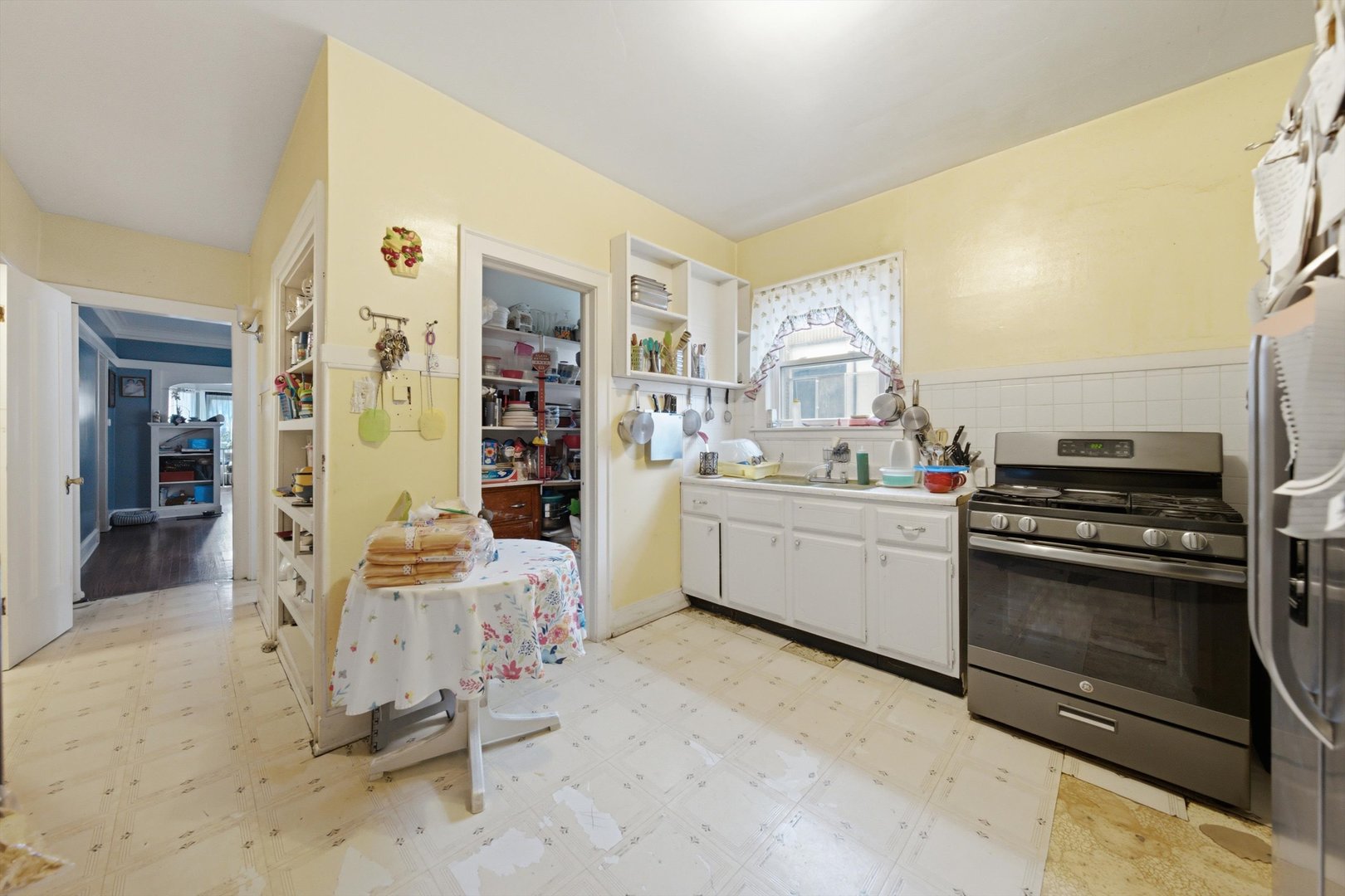 5944 S Albany Avenue Property Photo 6