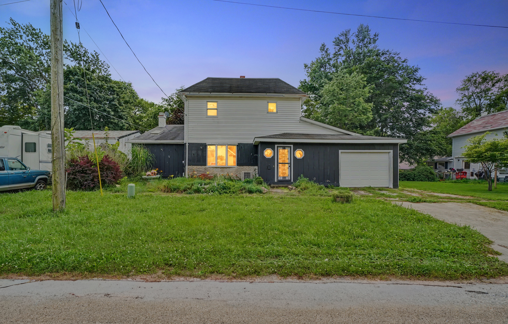 105 W Maple Street Property Photo 1