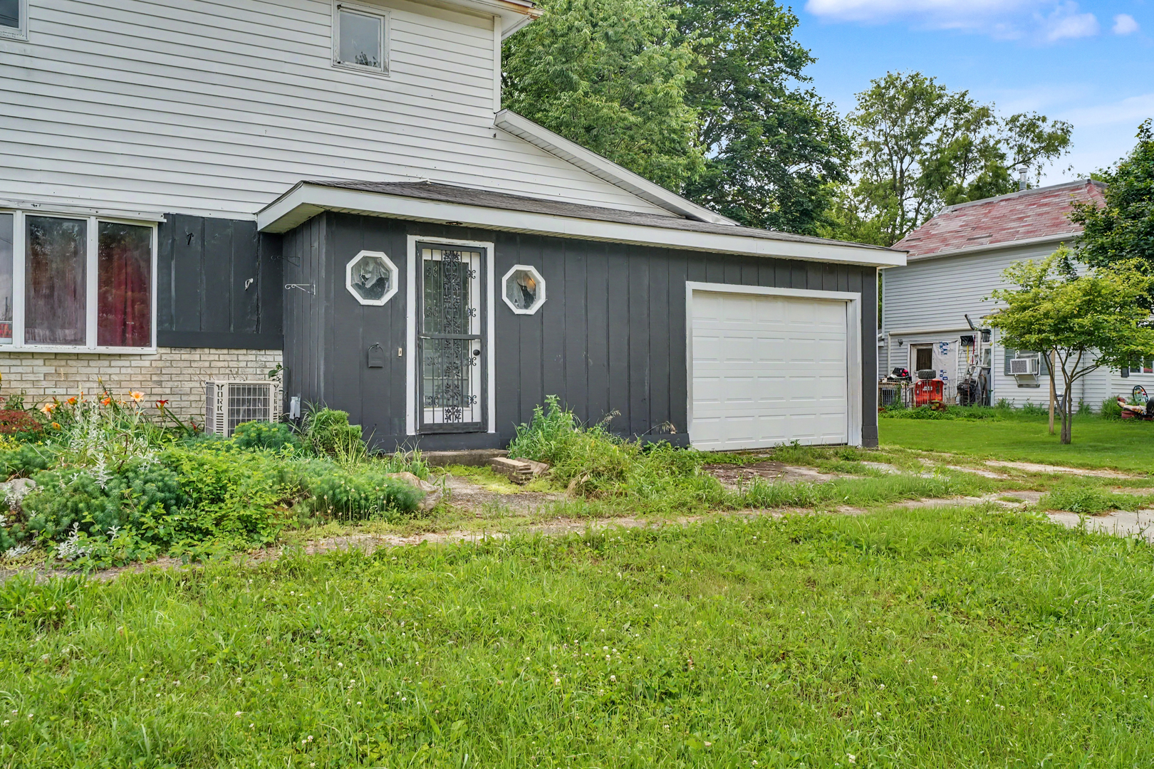105 W Maple Street Property Photo 4