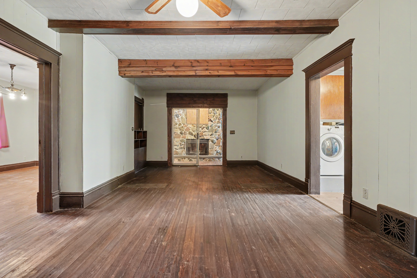 105 W Maple Street Property Photo 8