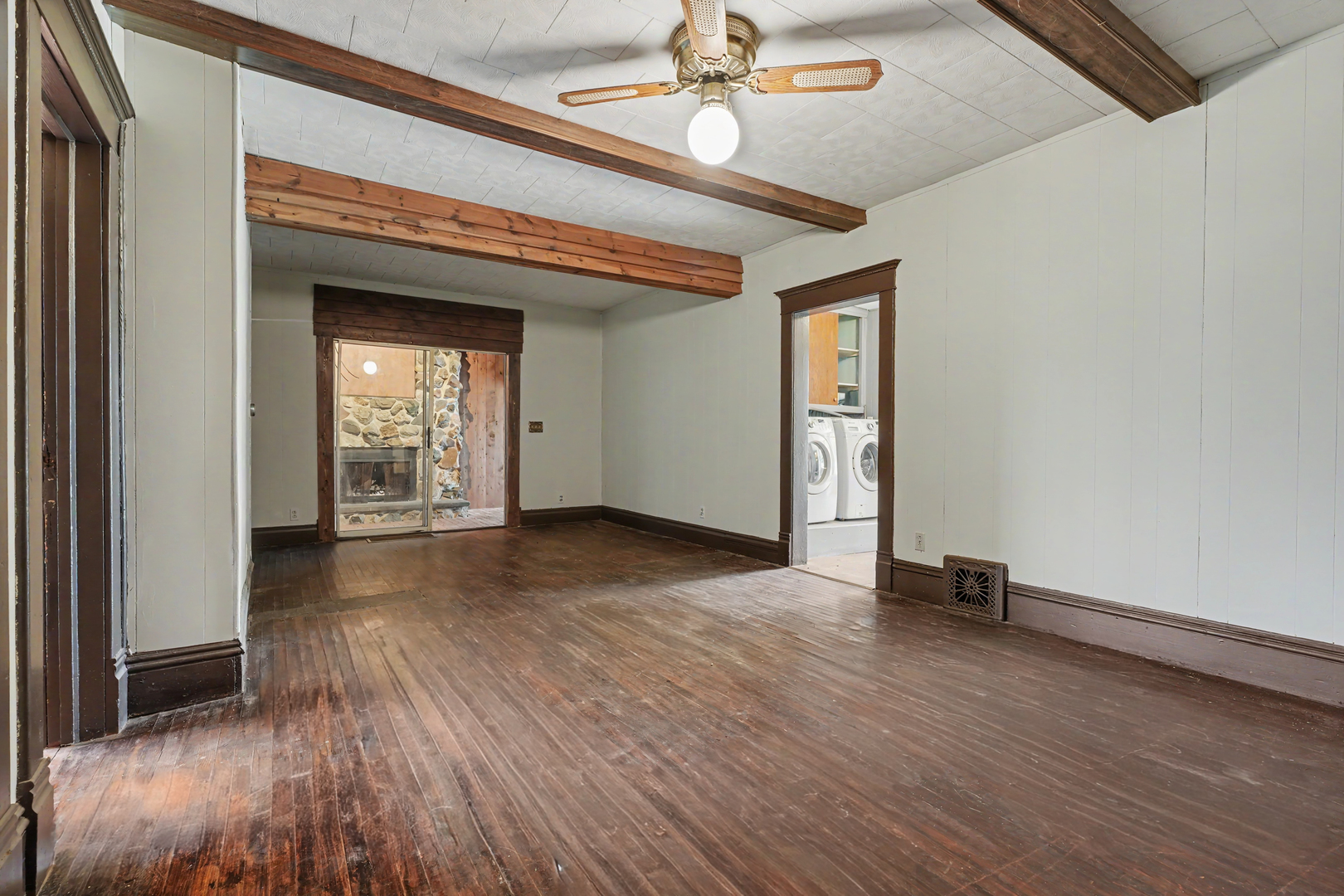 105 W Maple Street Property Photo 9