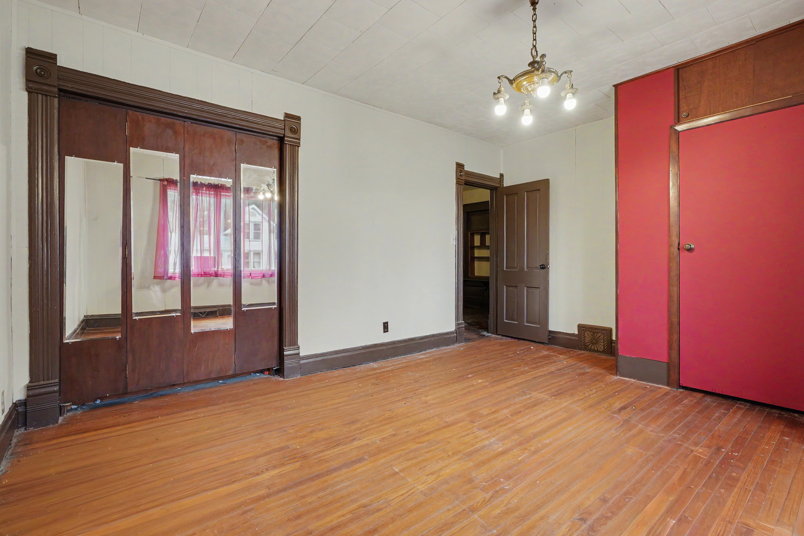 105 W Maple Street Property Photo 11