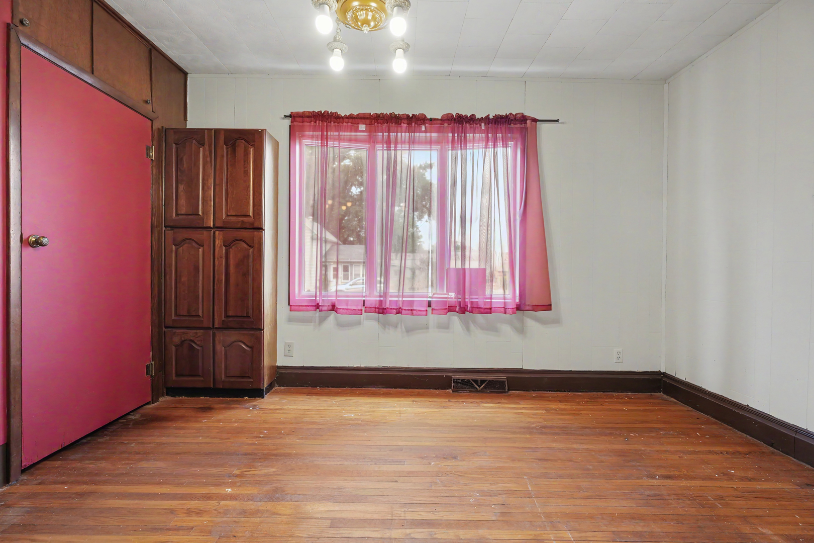 105 W Maple Street Property Photo 12