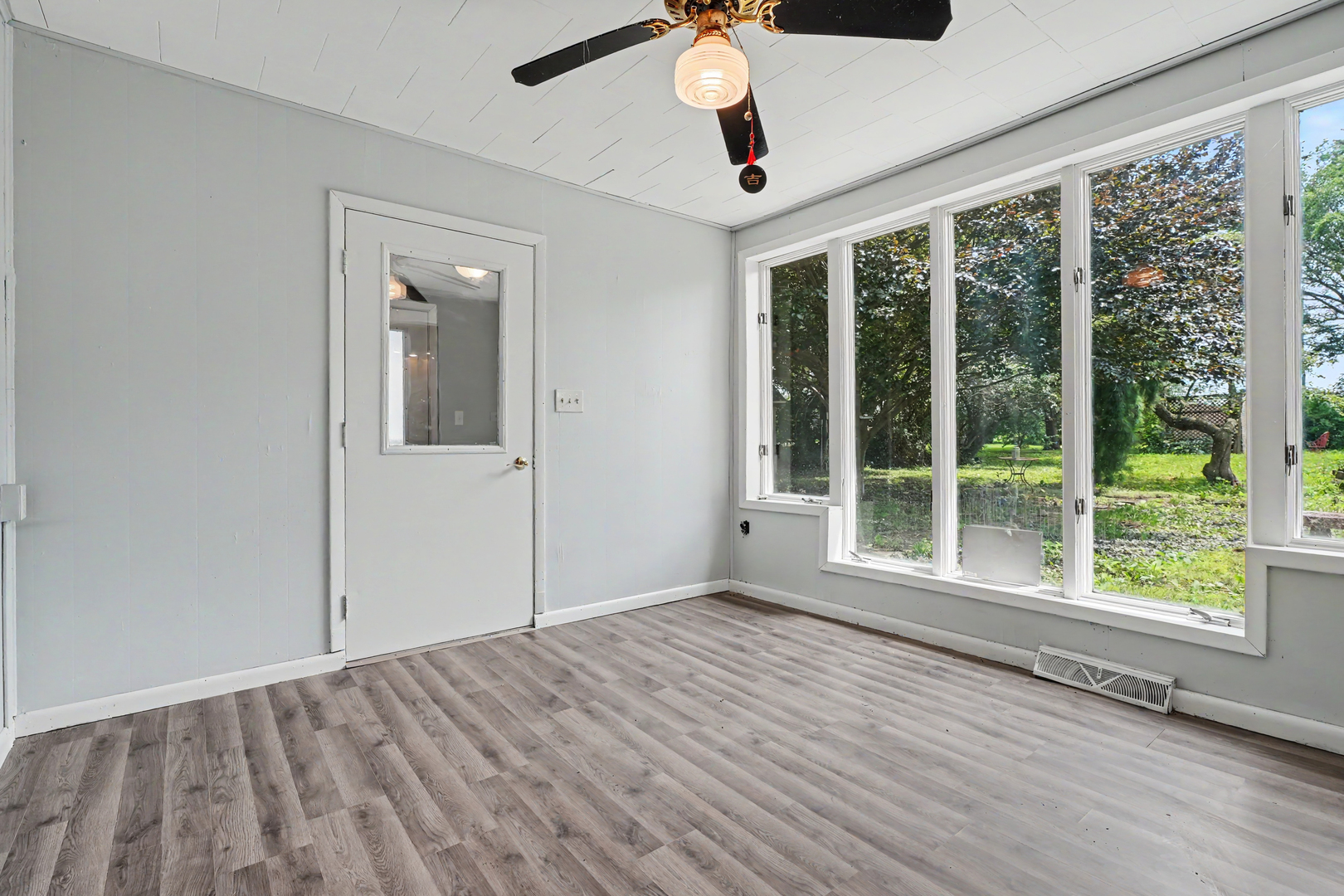 105 W Maple Street Property Photo 15