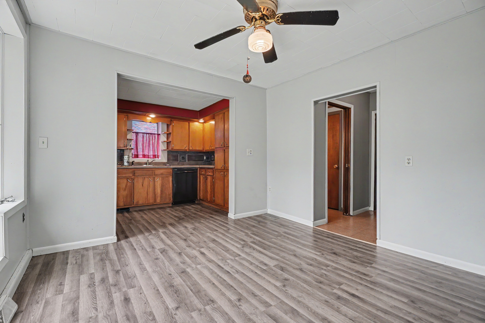 105 W Maple Street Property Photo 16