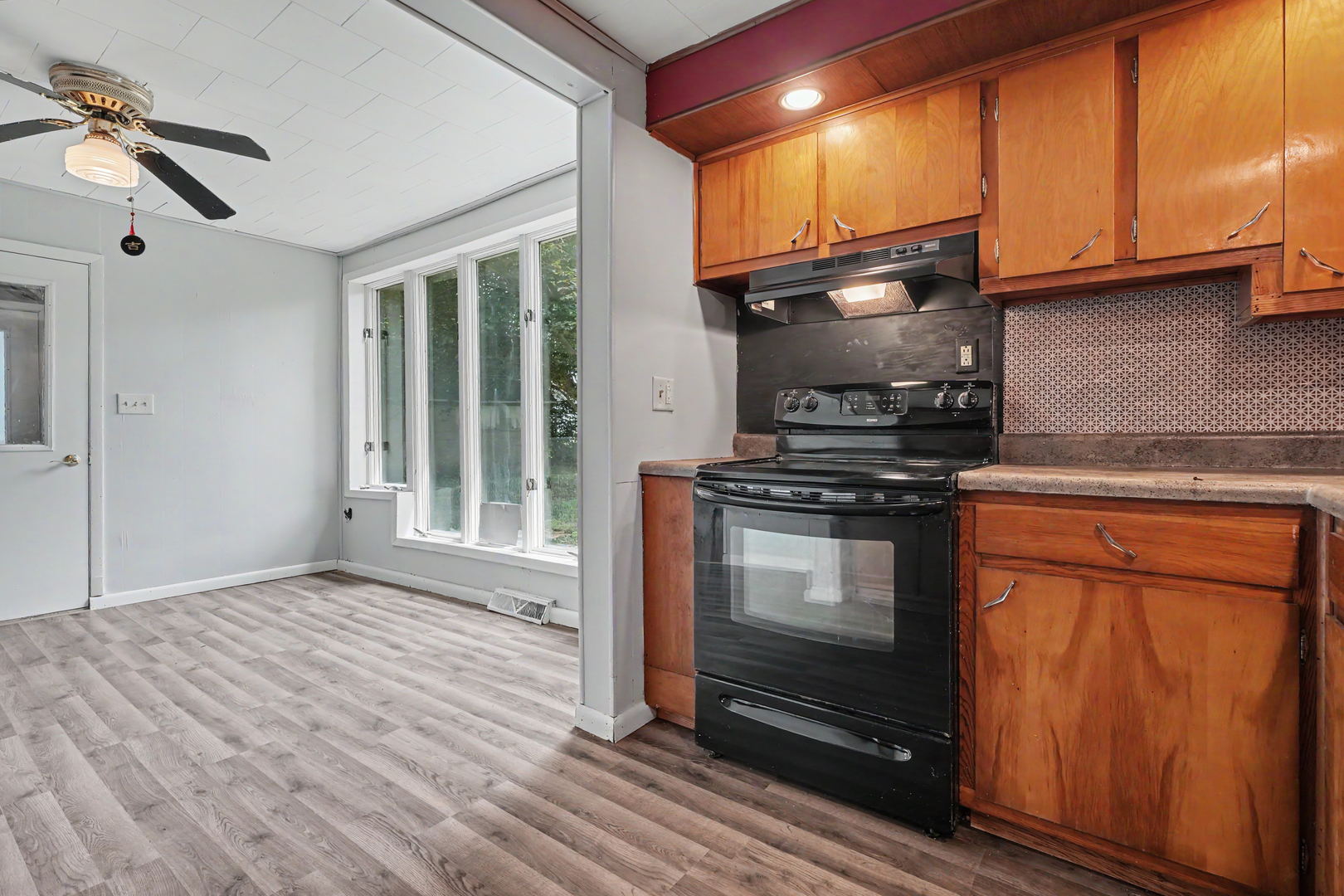 105 W Maple Street Property Photo 17