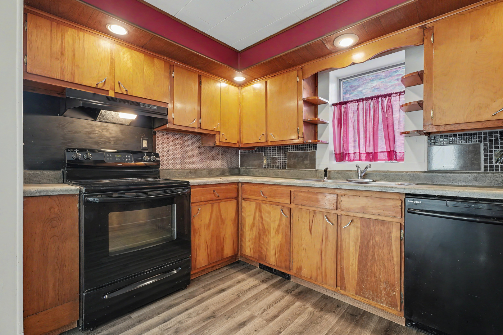 105 W Maple Street Property Photo 18