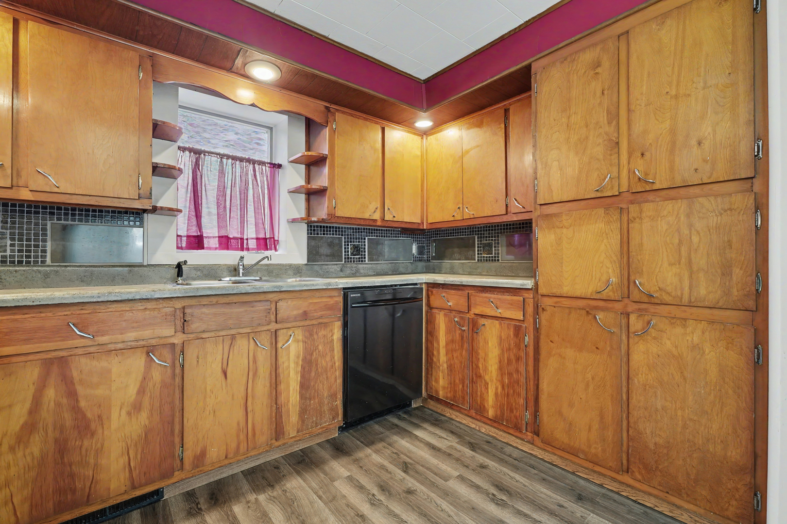 105 W Maple Street Property Photo 19