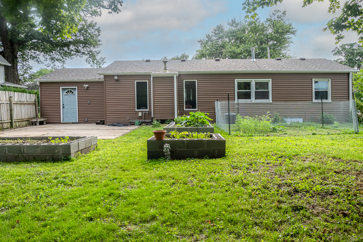 810 42nd Street Property Photo 2
