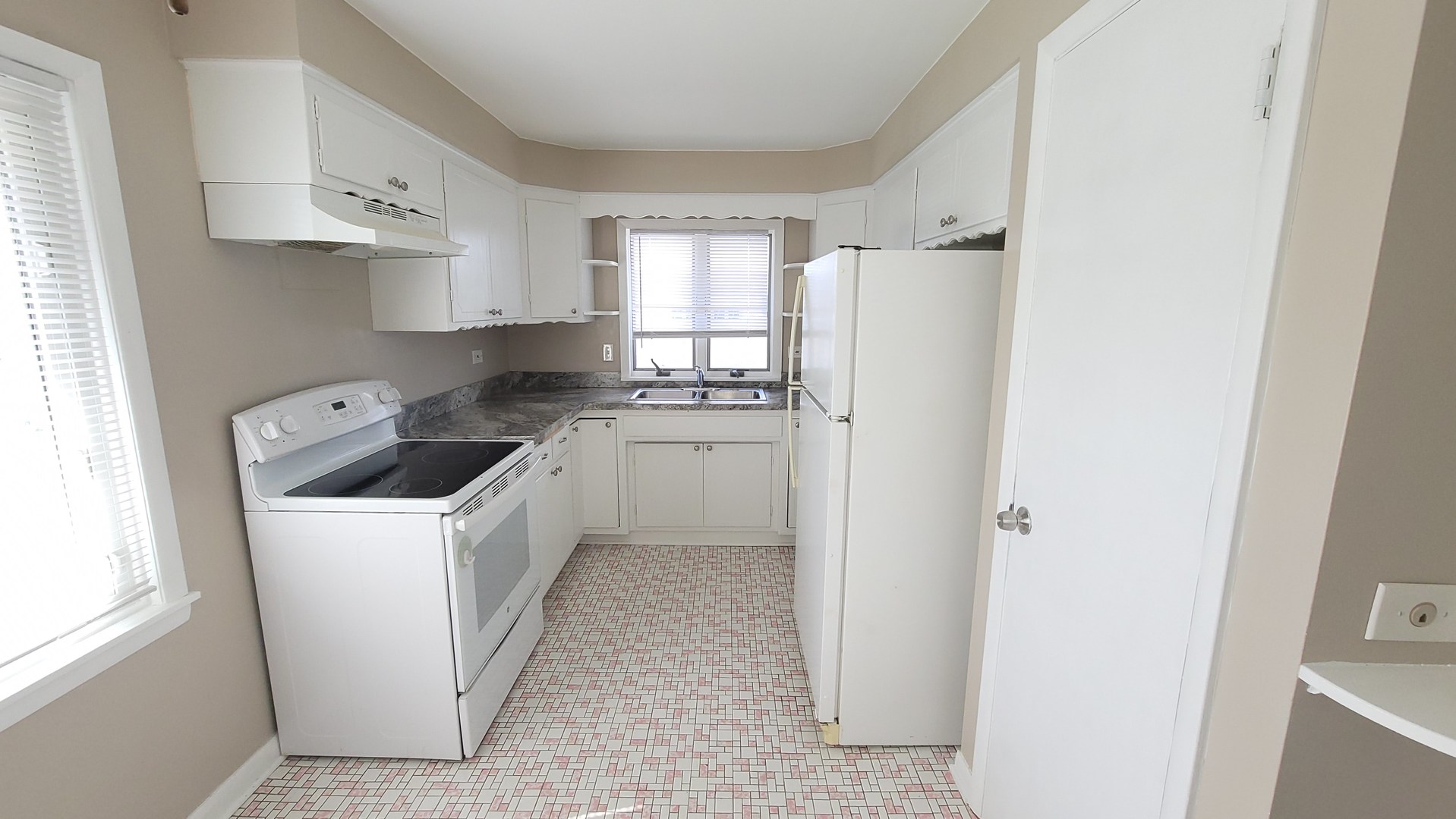 9600 S Komensky Avenue 3w Property Photo 2