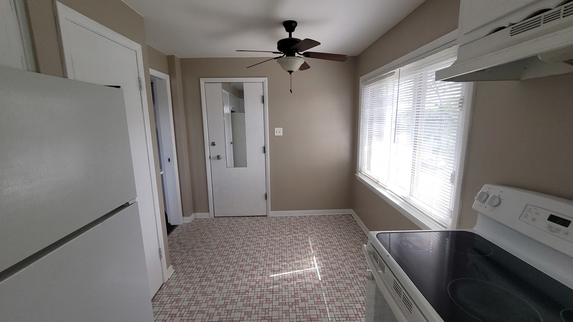 9600 S Komensky Avenue 3w Property Photo 4