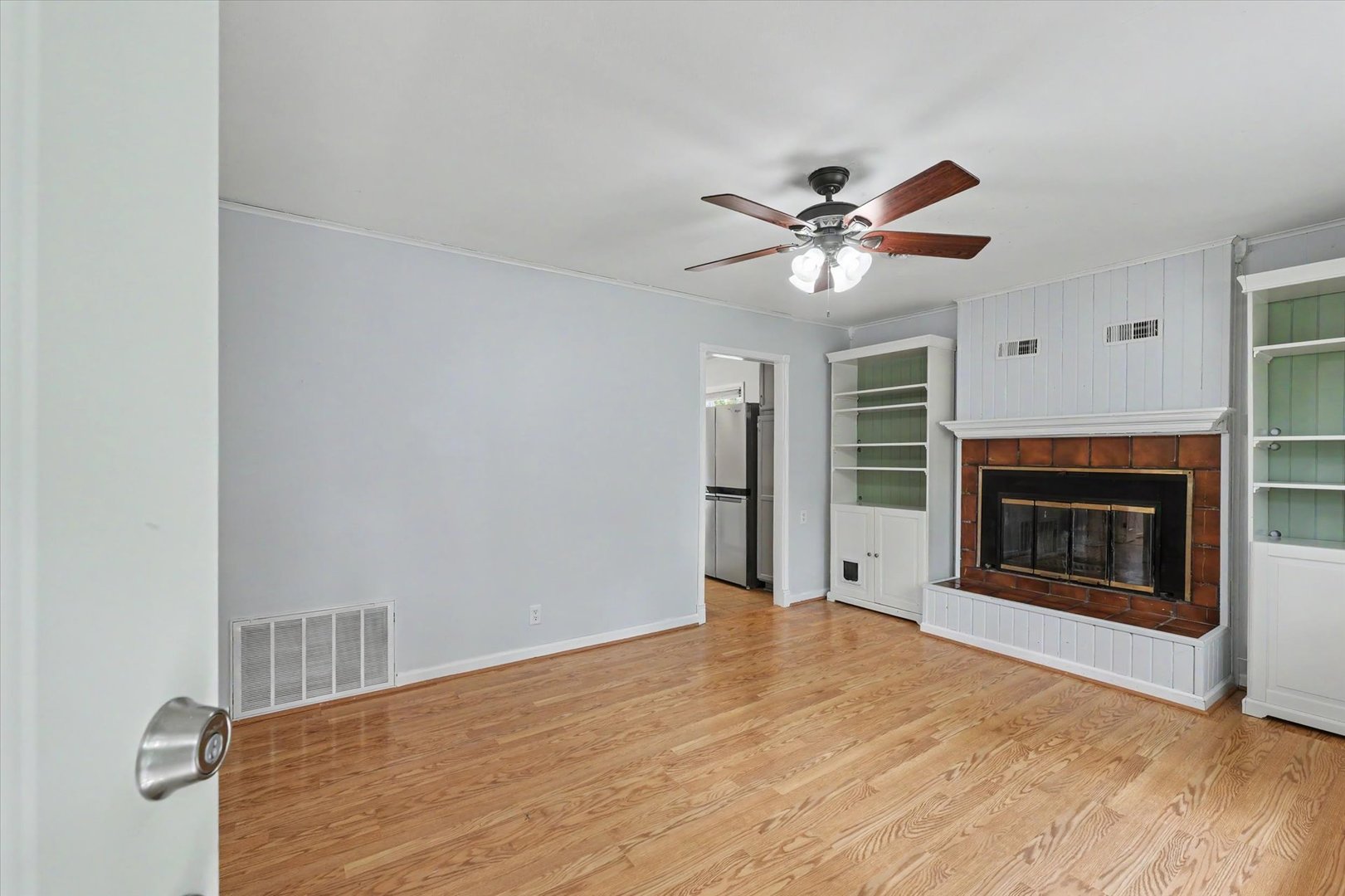 706 E Michigan Avenue Property Photo 4