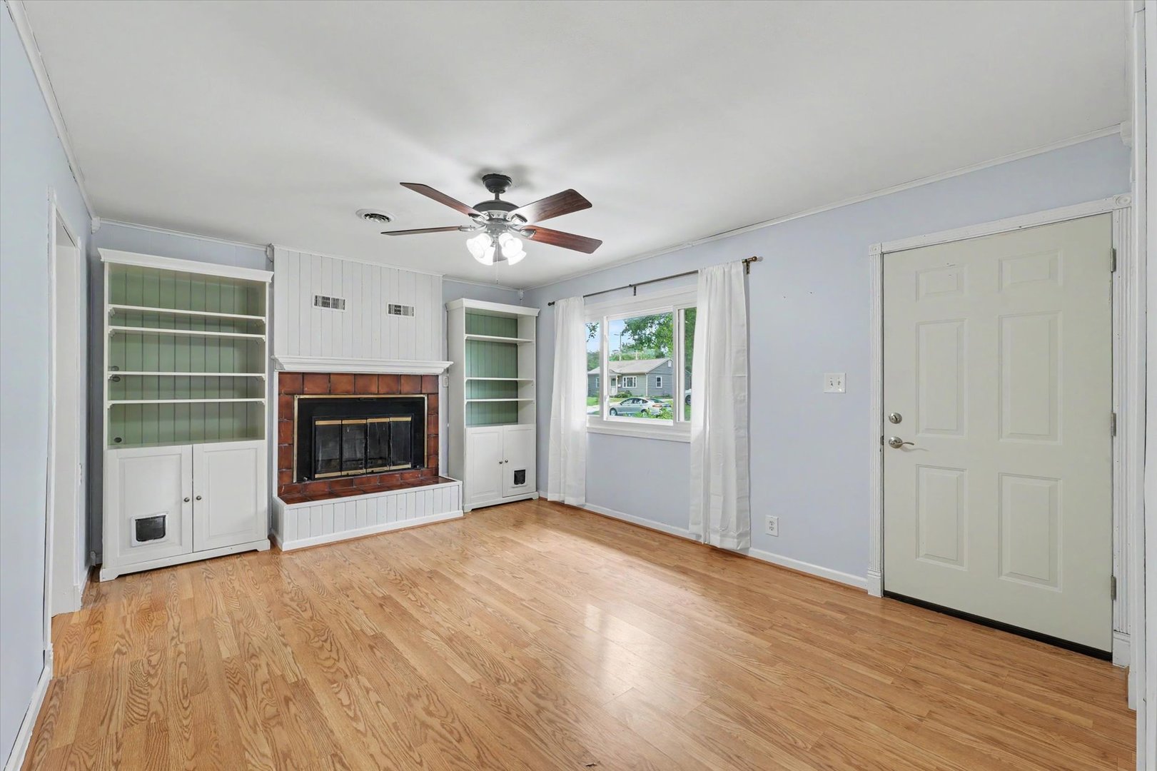 706 E Michigan Avenue Property Photo 5