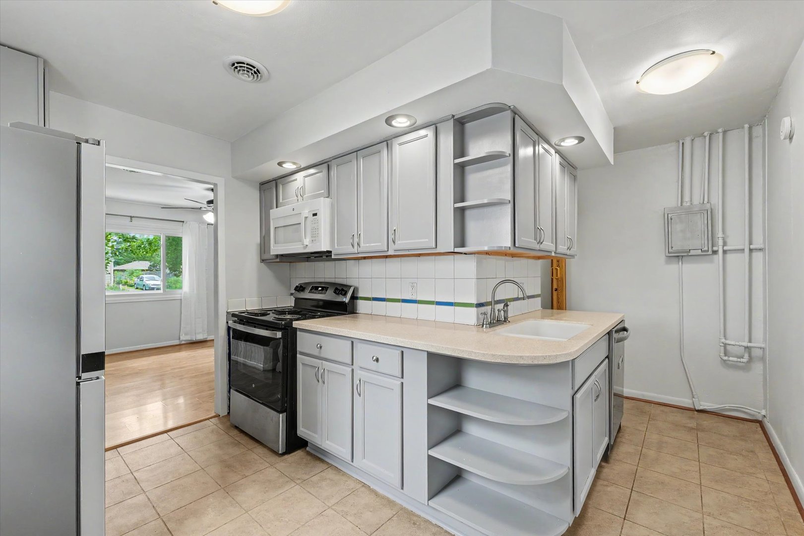 706 E Michigan Avenue Property Photo 10