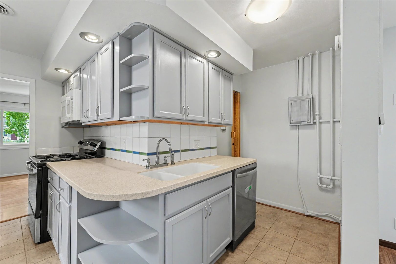 706 E Michigan Avenue Property Photo 11