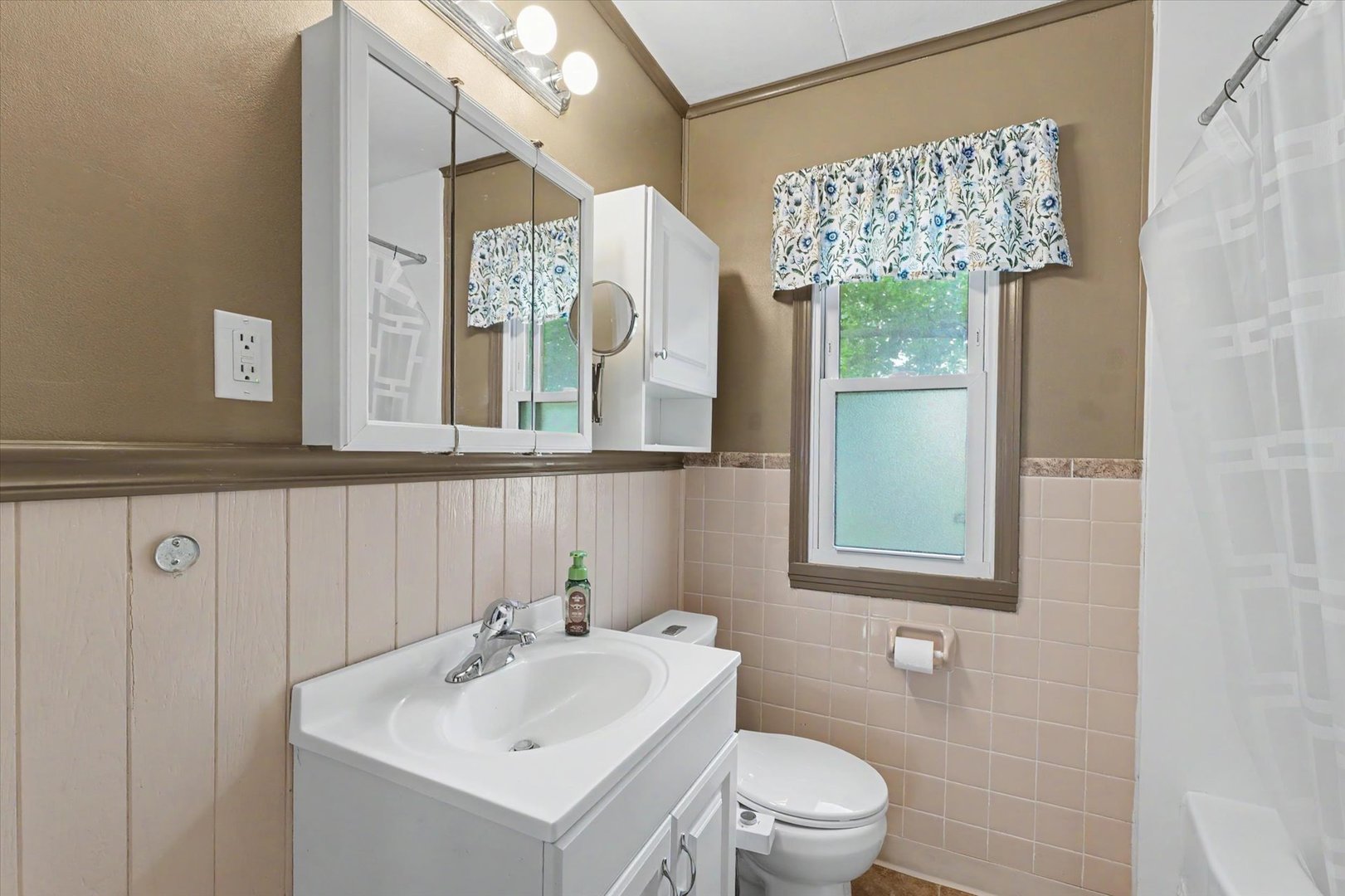 706 E Michigan Avenue Property Photo 25