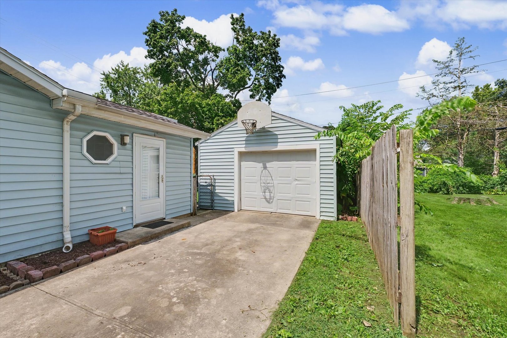 706 E Michigan Avenue Property Photo 35
