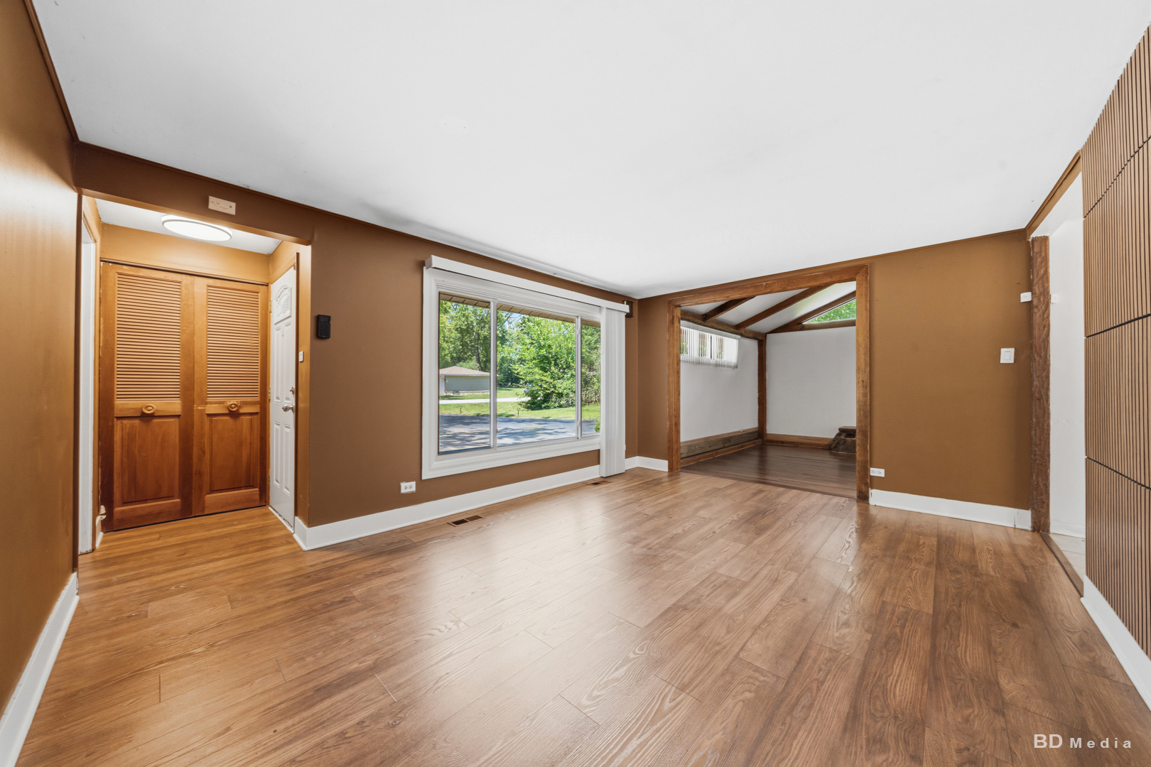 18055 Thomas Lane Property Photo 2