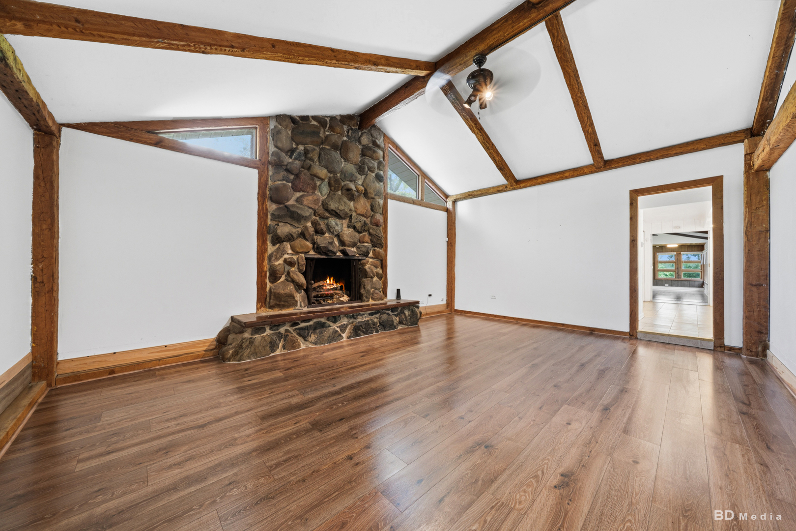 18055 Thomas Lane Property Photo 4