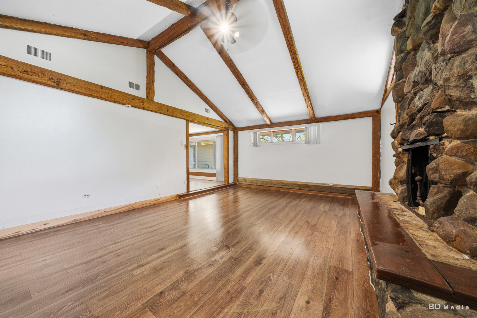 18055 Thomas Lane Property Photo 5