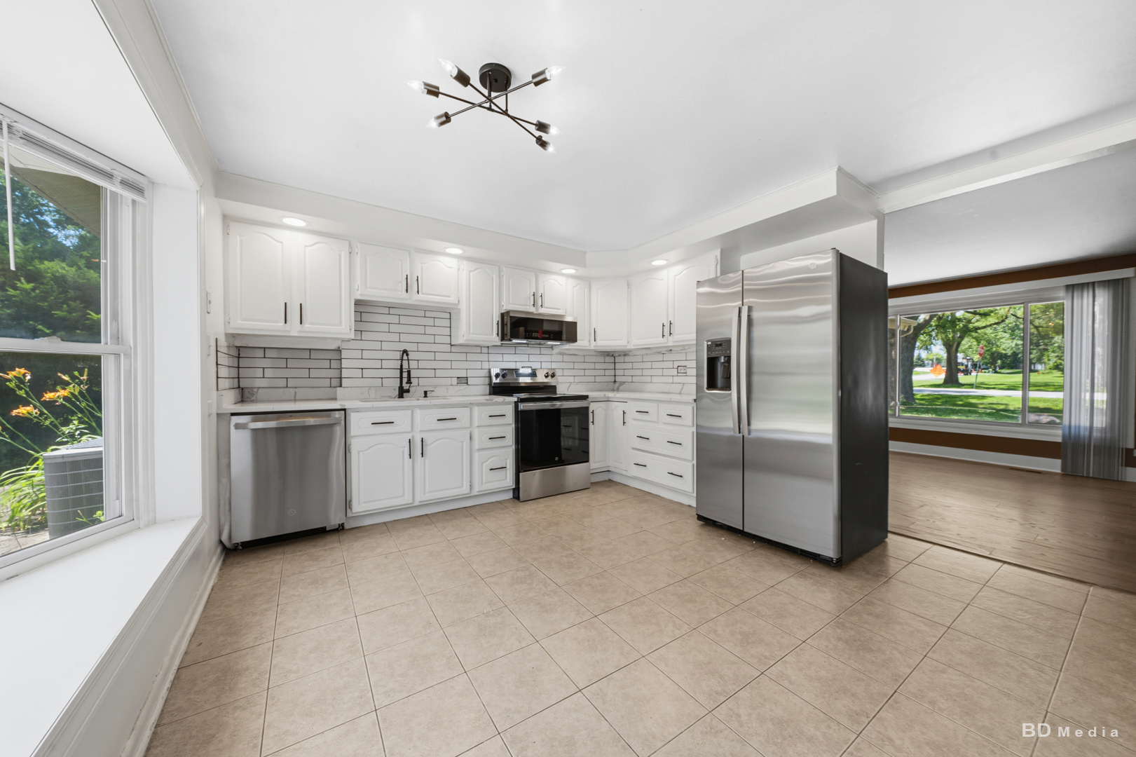18055 Thomas Lane Property Photo 7