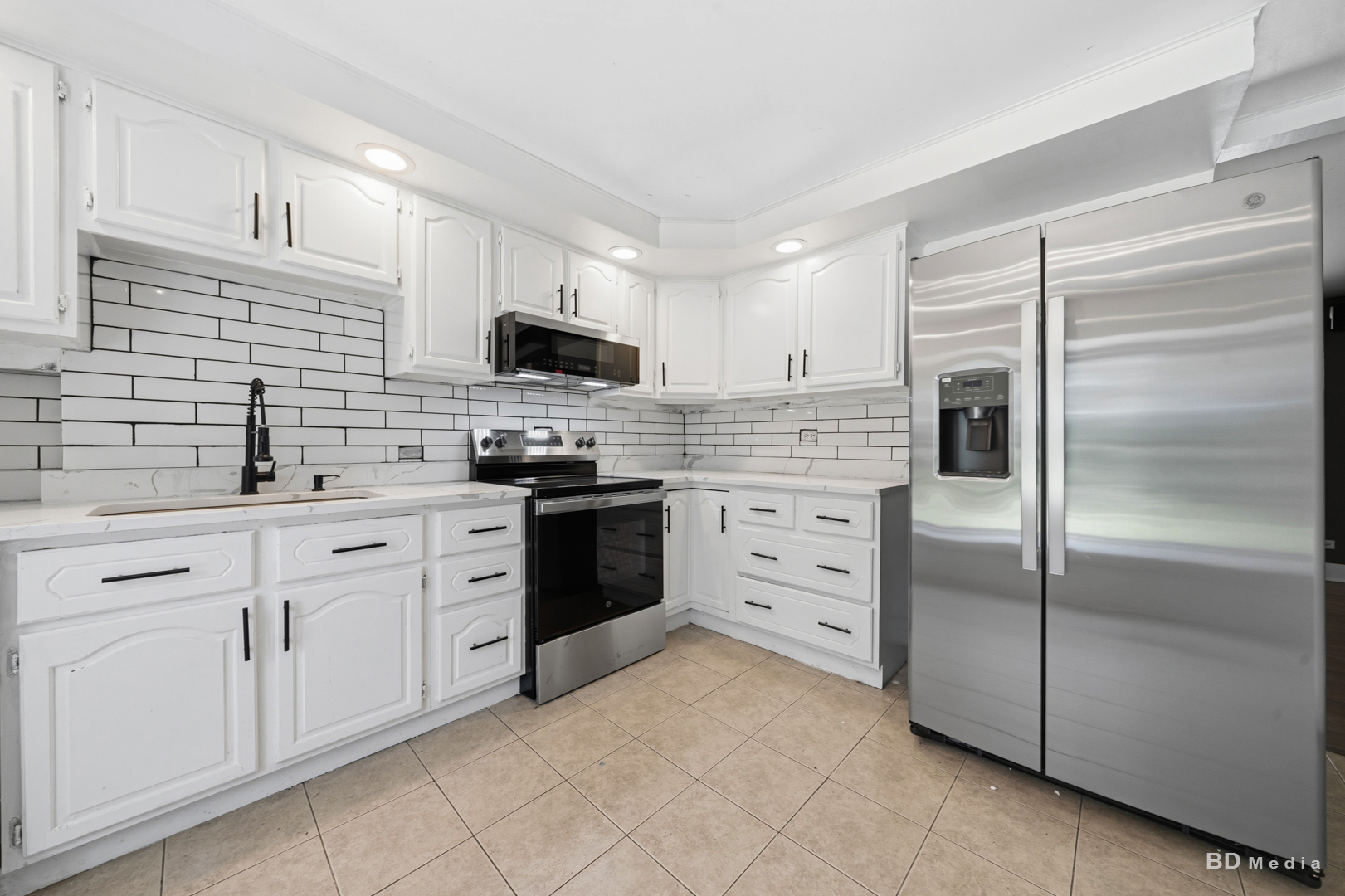 18055 Thomas Lane Property Photo 8