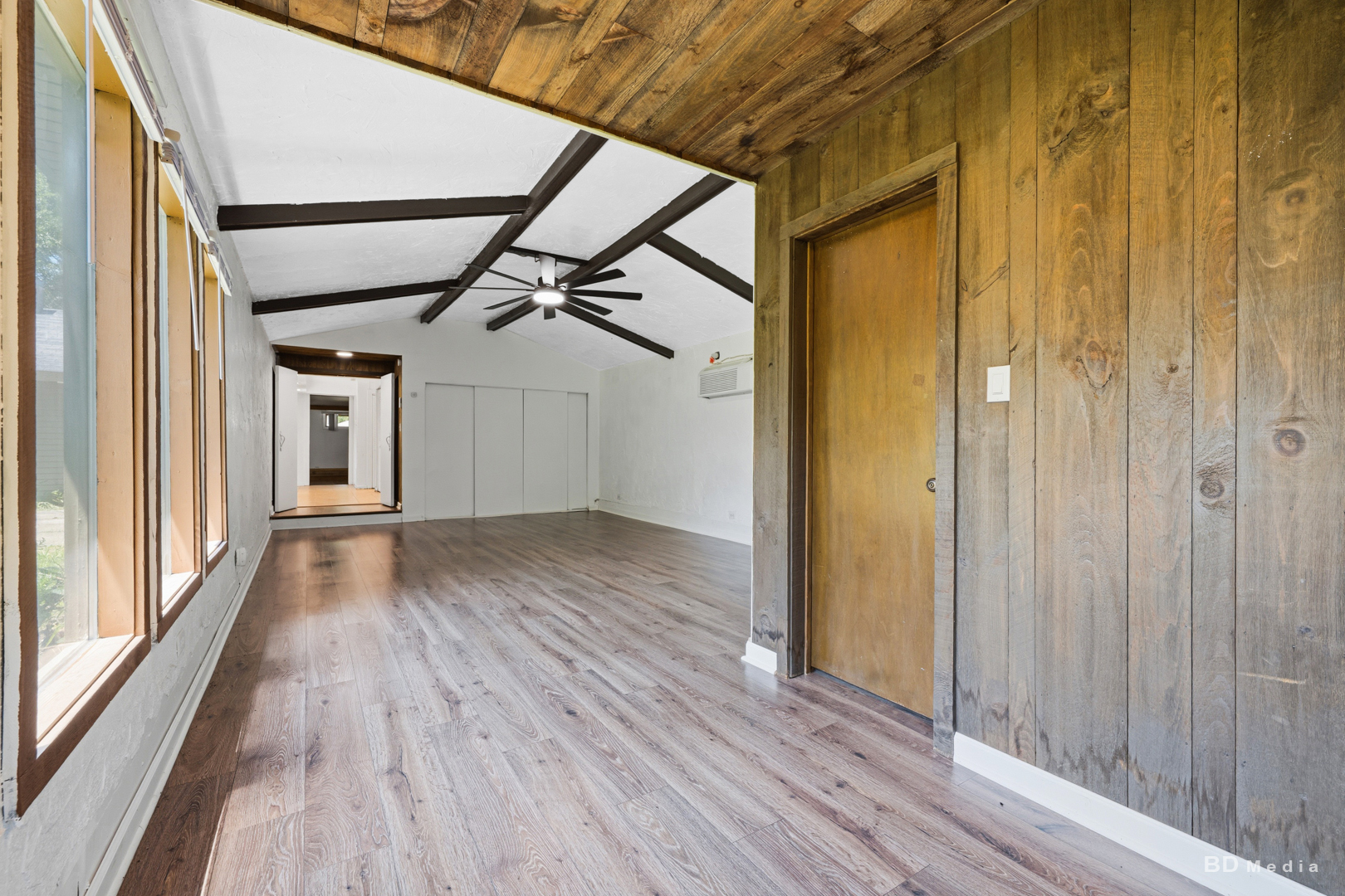 18055 Thomas Lane Property Photo 14