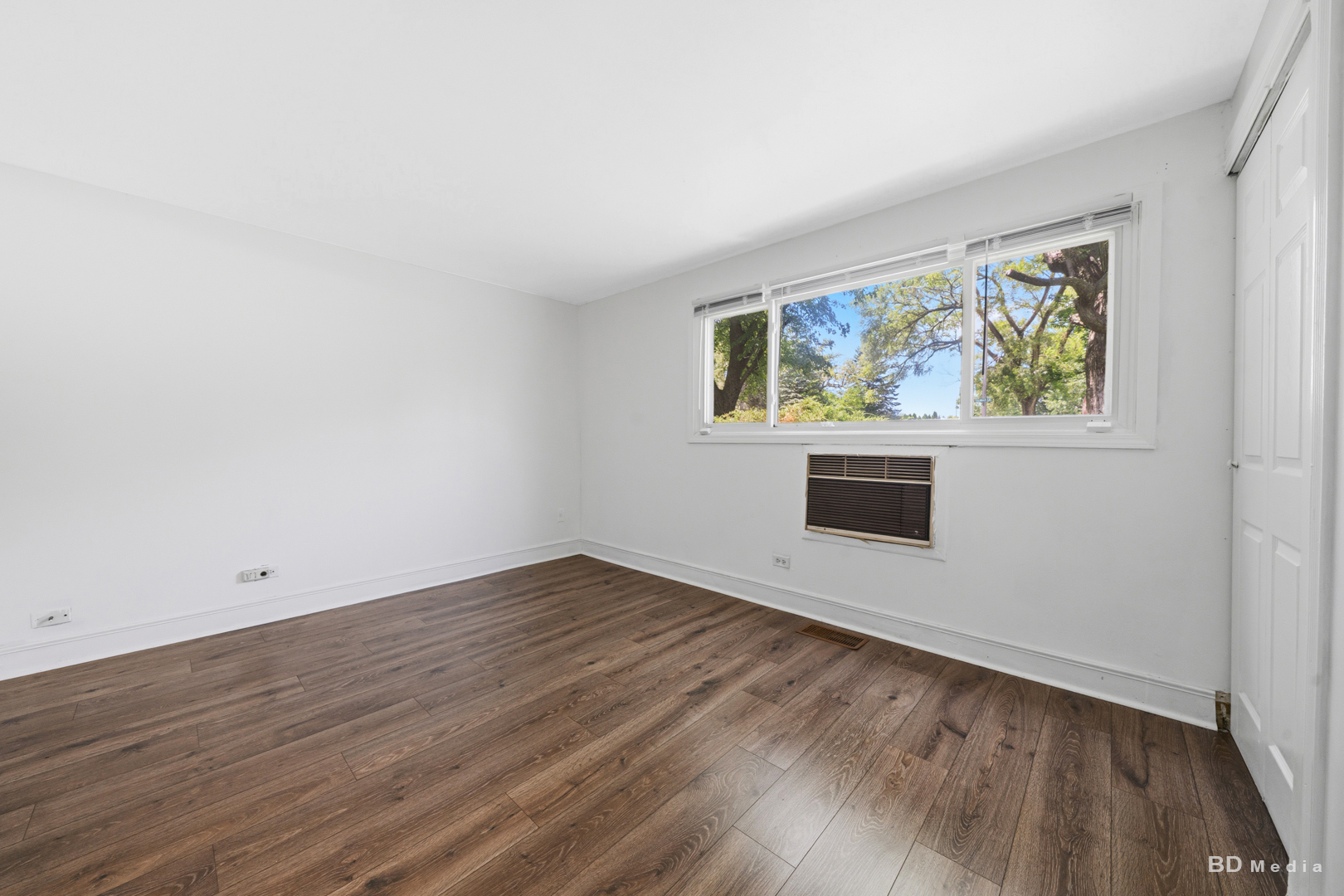 18055 Thomas Lane Property Photo 18