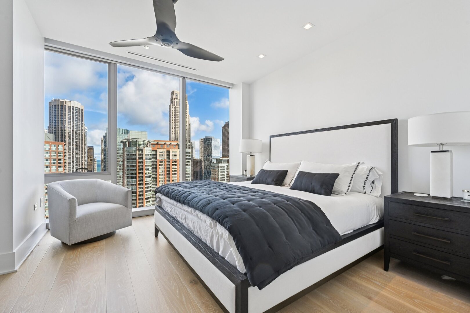 363 E Wacker Drive 2204 Property Photo 18