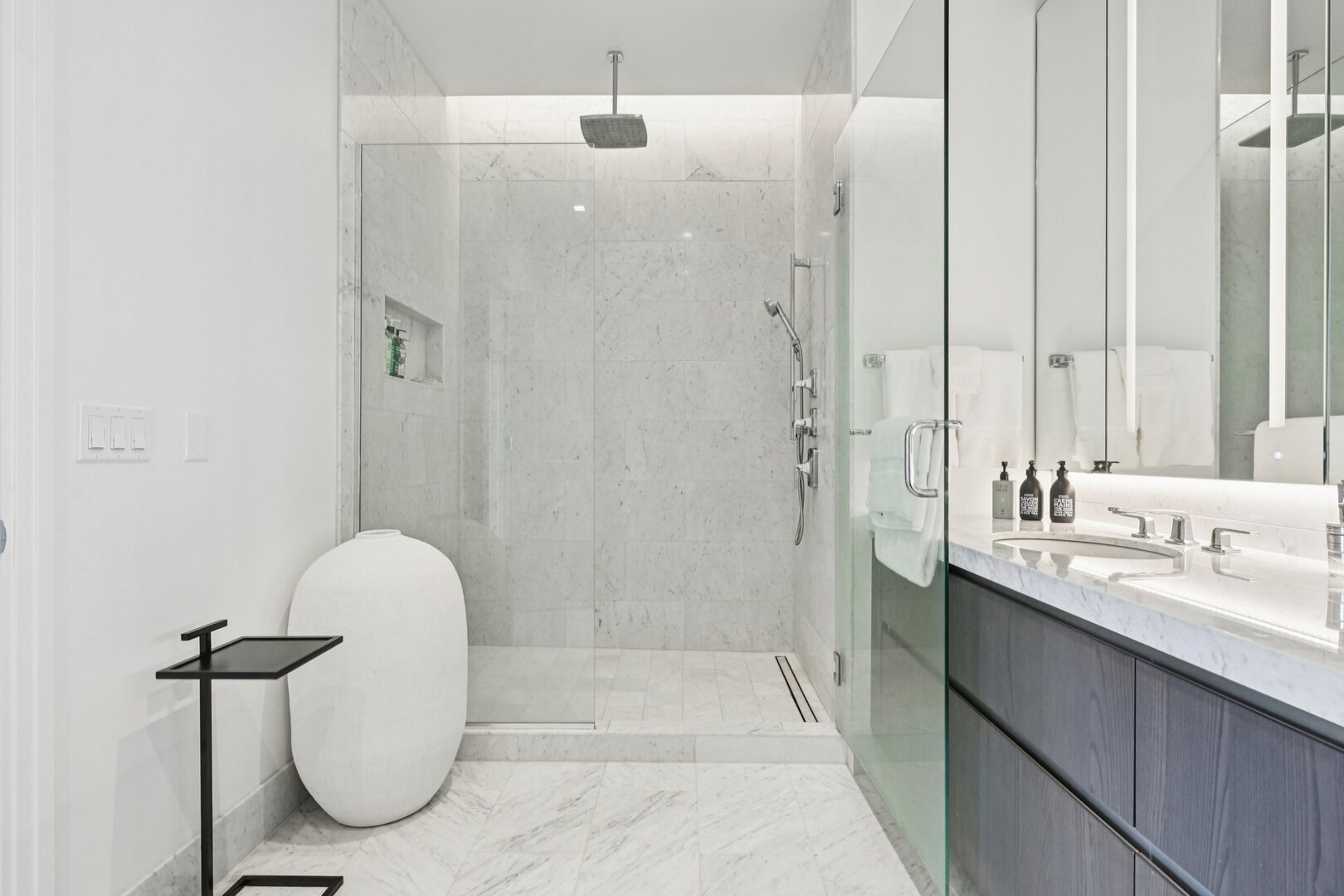 363 E Wacker Drive 2204 Property Photo 21