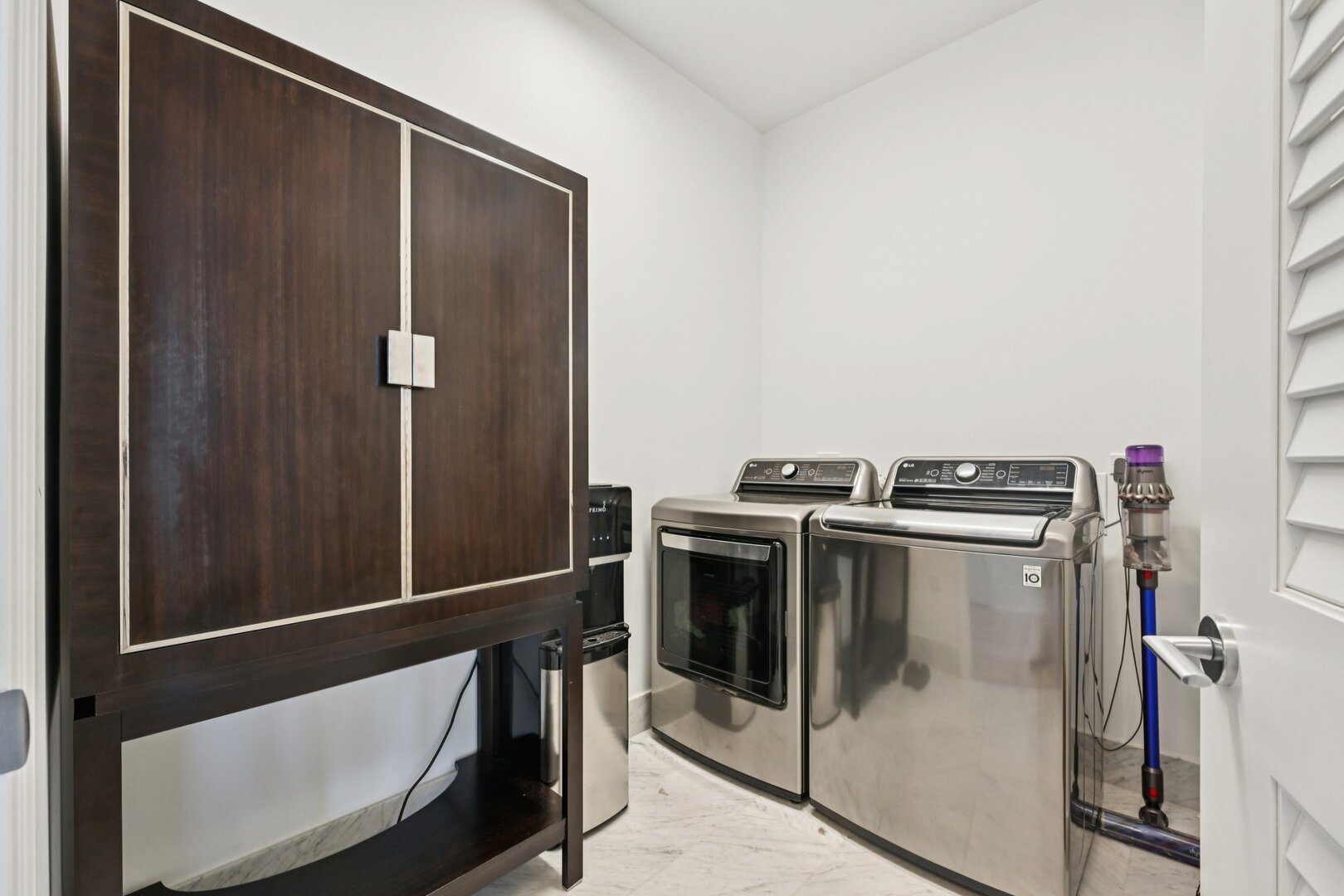 363 E Wacker Drive 2204 Property Photo 22