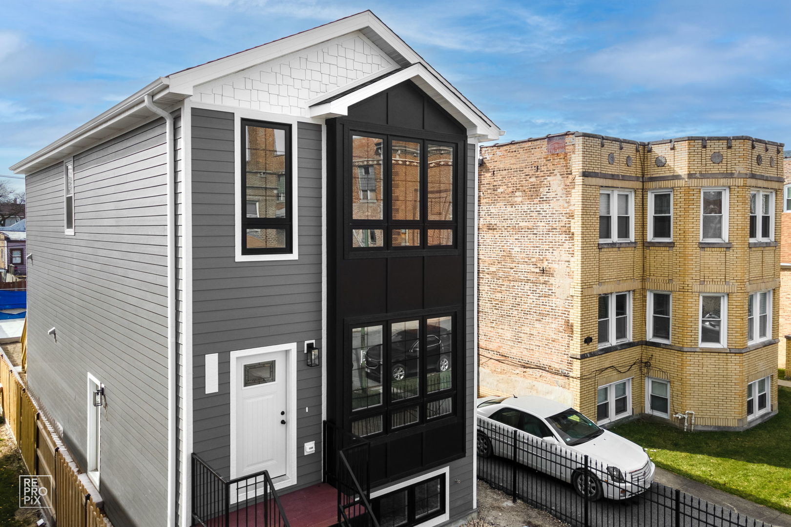 4241 W Walton Street Property Photo 2