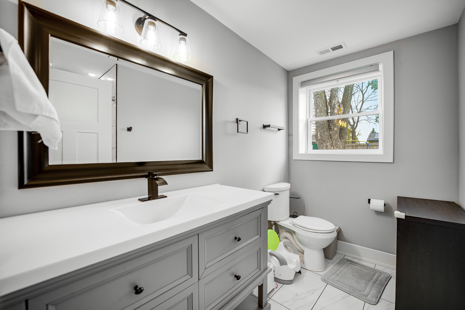 10324 S 81st Avenue Property Photo 14
