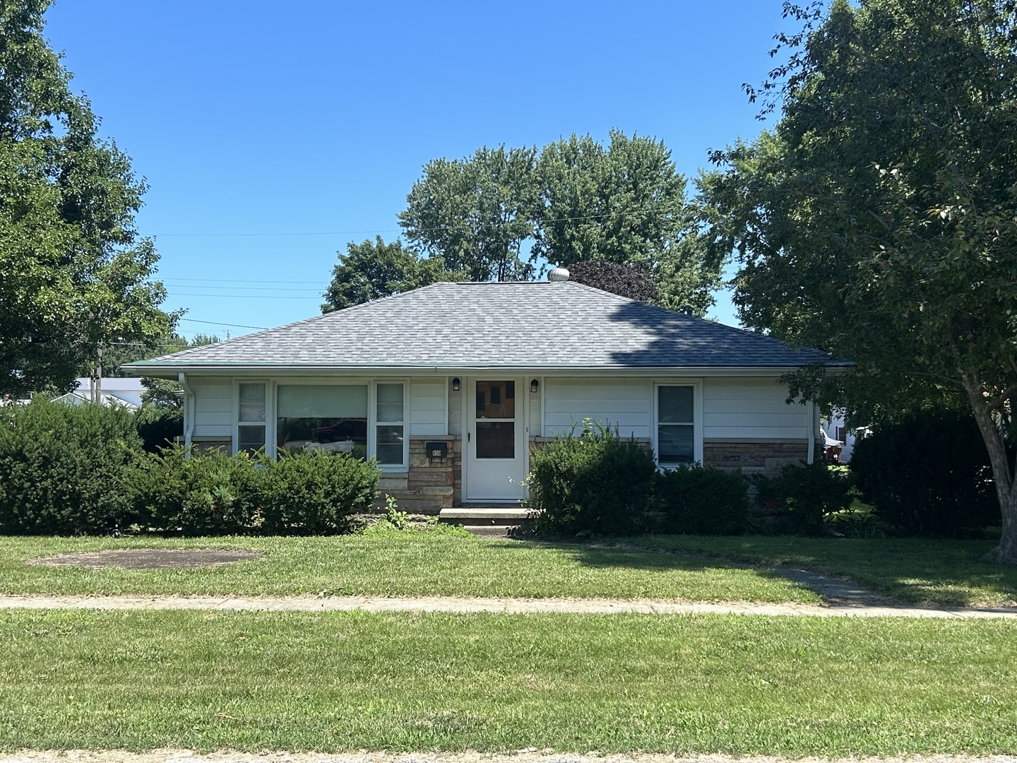 806 E Park Street Property Photo 1