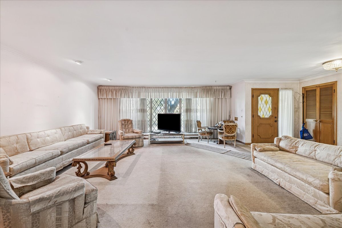 10129 Westmanor Drive Property Photo 6