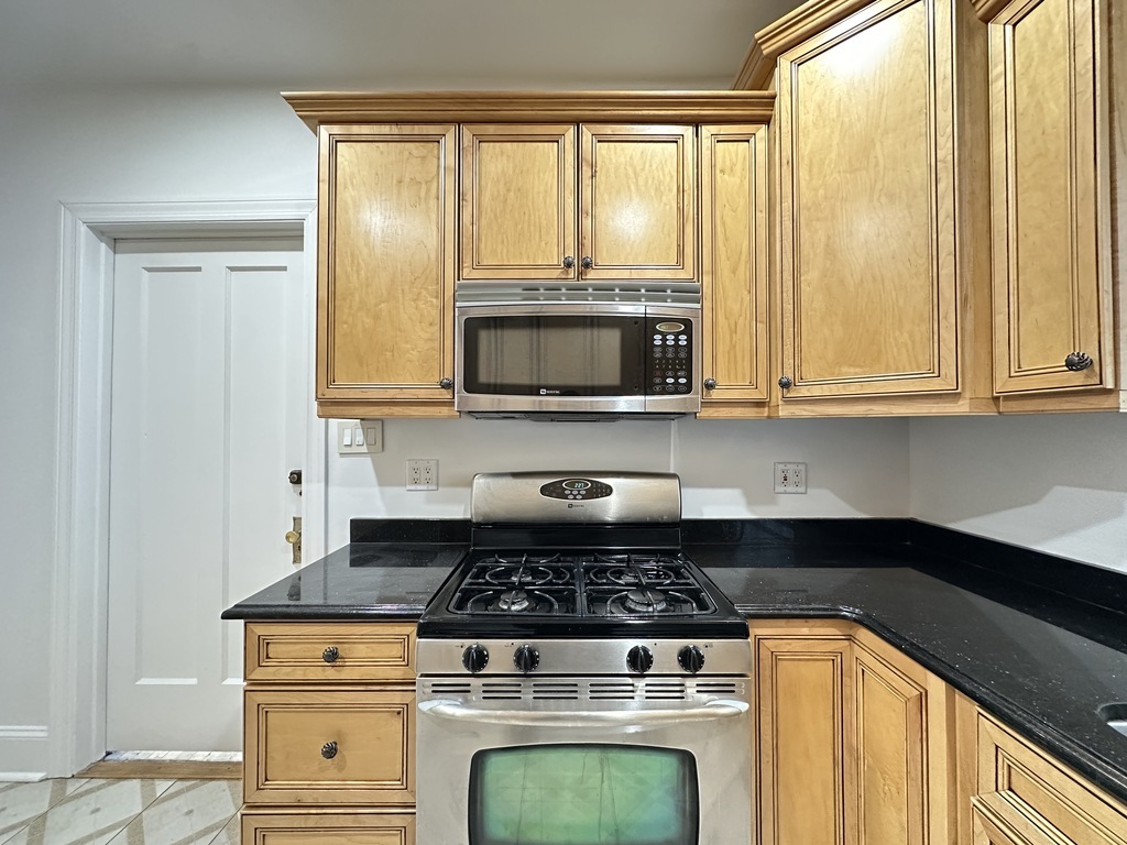 2611 Walnut Street 2 Property Photo 4