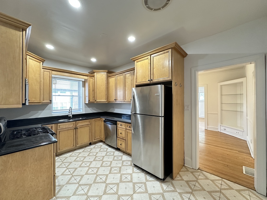 2611 Walnut Street 2 Property Photo 5