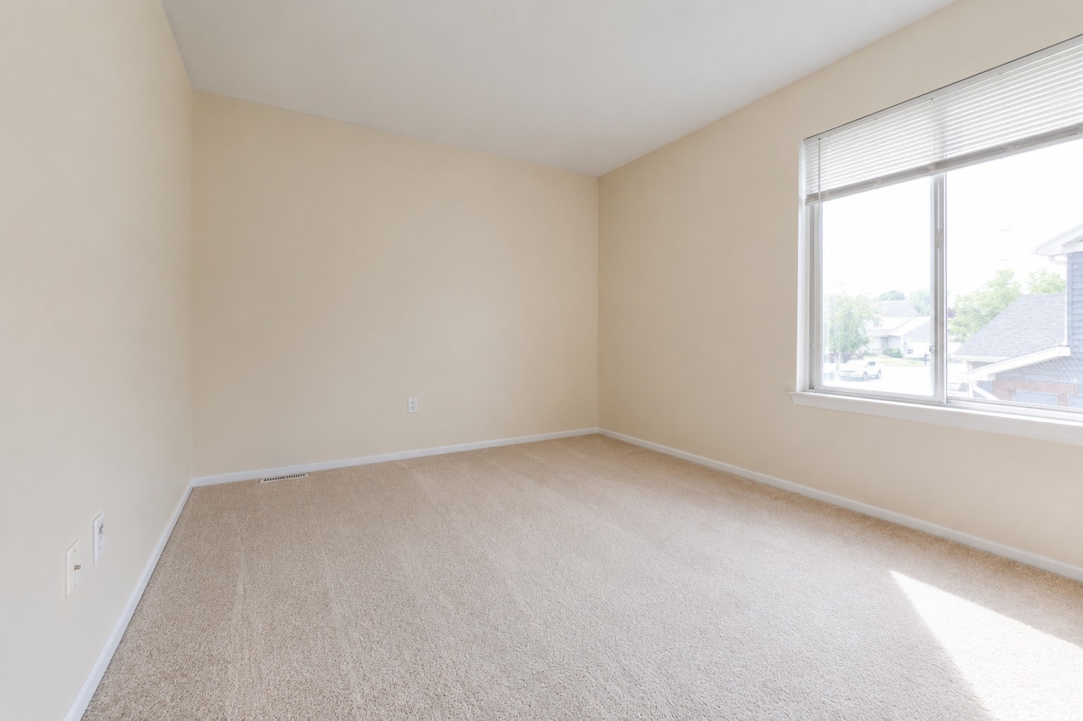 21258 W Cascade Court Property Photo 9