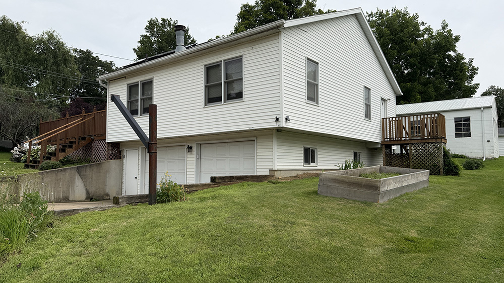 409 N Barber Avenue Property Photo 1