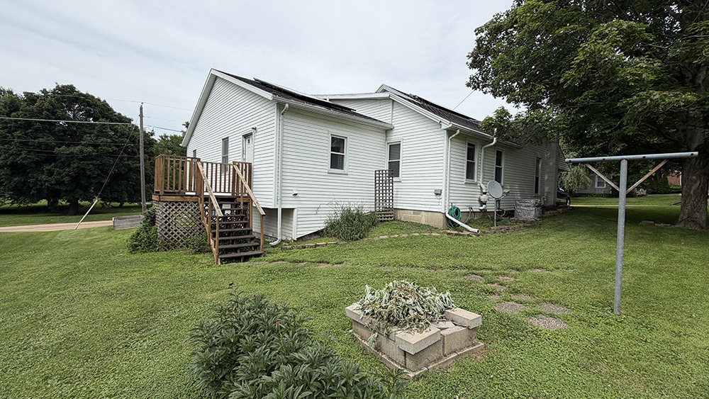 409 N Barber Avenue Property Photo 4