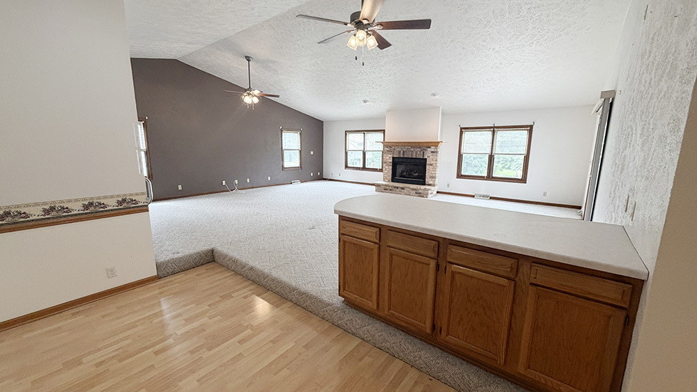 409 N Barber Avenue Property Photo 6