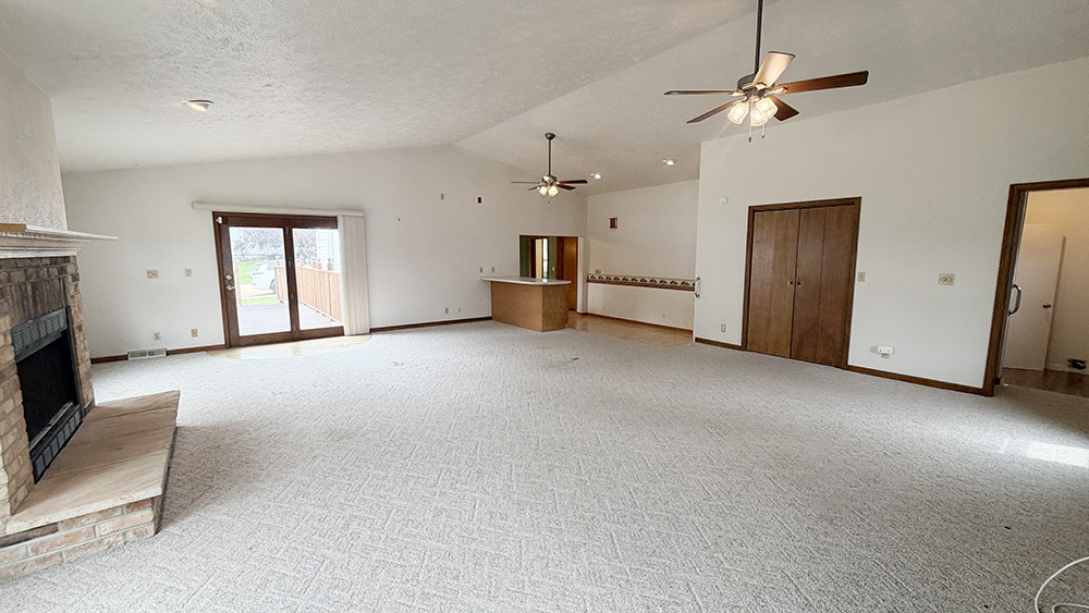 409 N Barber Avenue Property Photo 7
