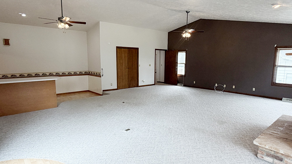 409 N Barber Avenue Property Photo 8