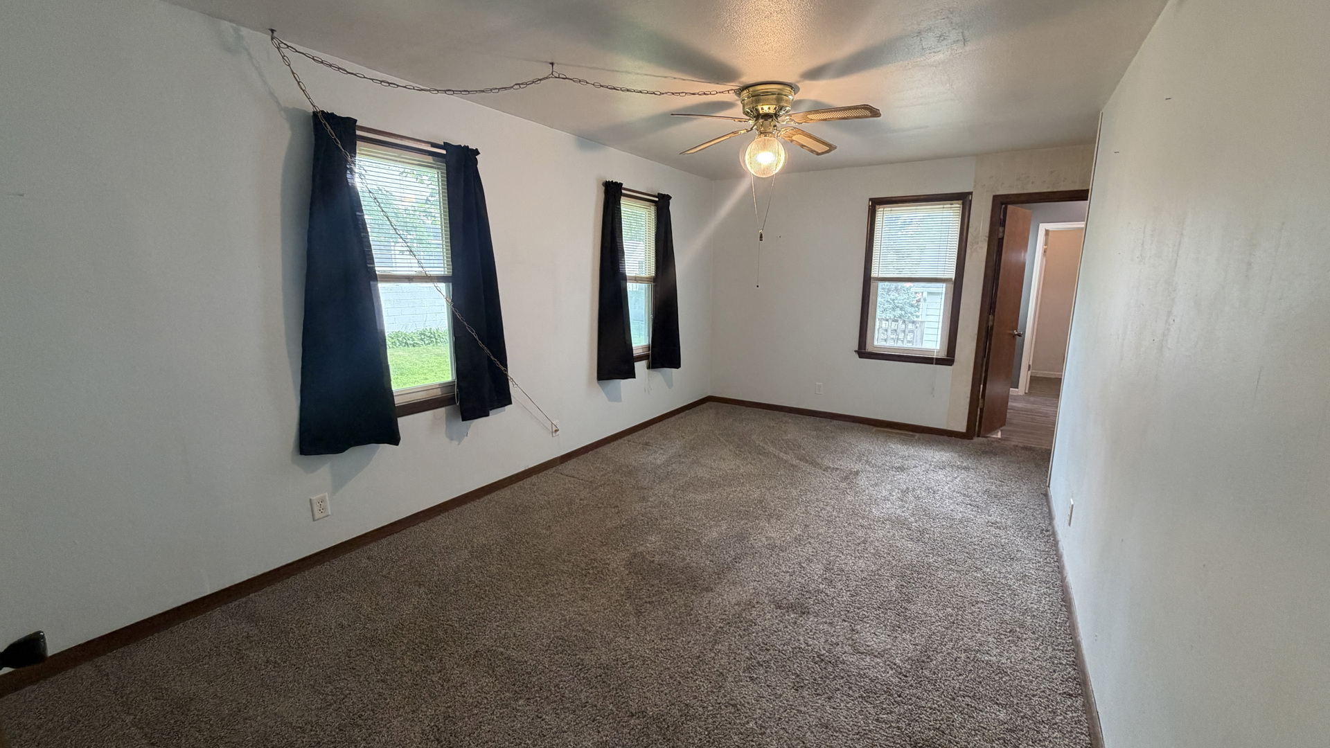 409 N Barber Avenue Property Photo 12