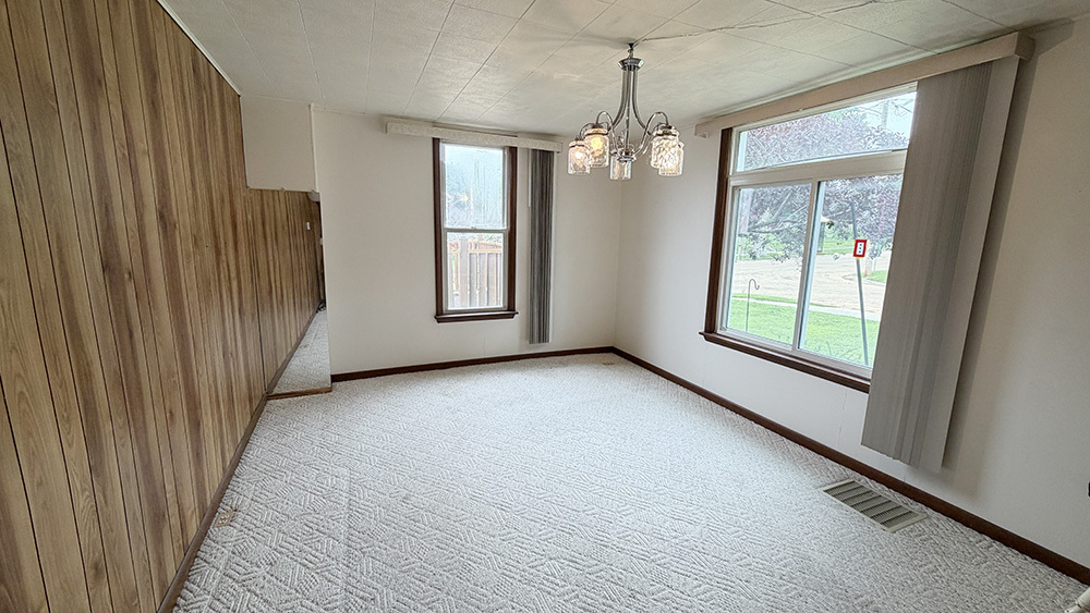 409 N Barber Avenue Property Photo 16